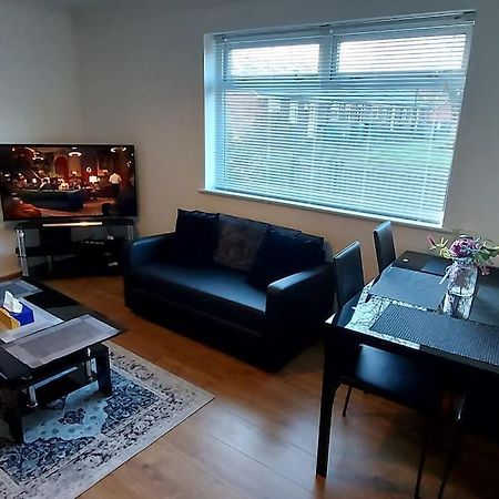 Maisonette With Patio 1 Double Bed Urmston Buitenkant foto