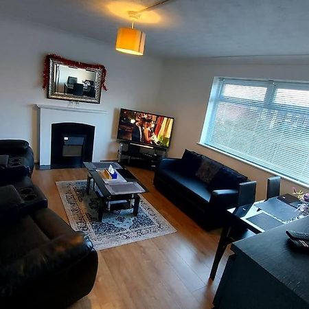 Maisonette With Patio 1 Double Bed Urmston Buitenkant foto