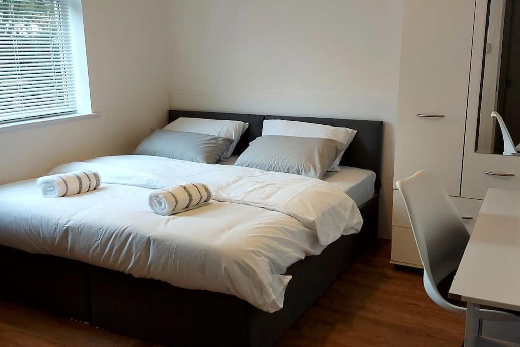 Maisonette With Patio 1 Double Bed Urmston Buitenkant foto