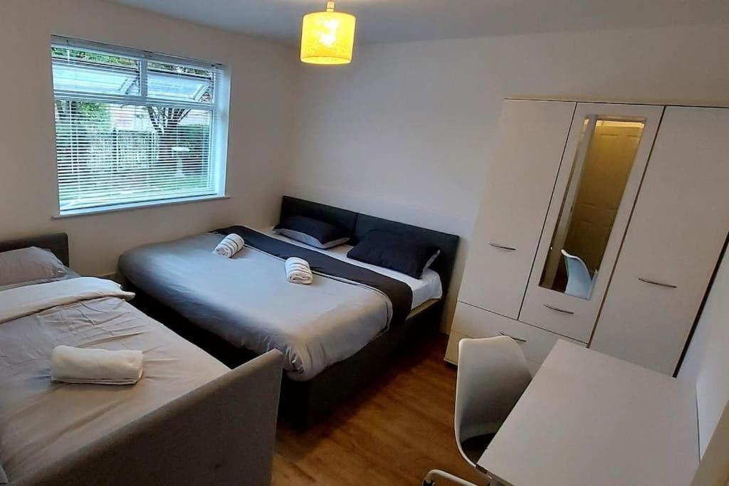 Maisonette With Patio 1 Double Bed Urmston Buitenkant foto
