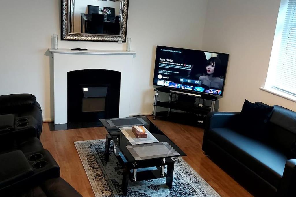 Maisonette With Patio 1 Double Bed Urmston Buitenkant foto
