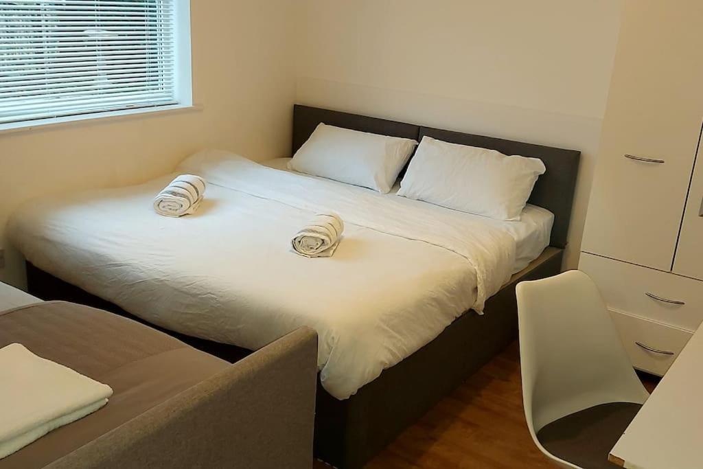 Maisonette With Patio 1 Double Bed Urmston Buitenkant foto