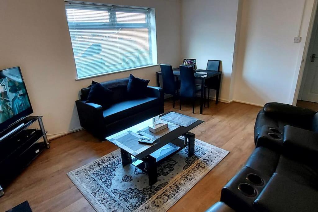 Maisonette With Patio 1 Double Bed Urmston Buitenkant foto