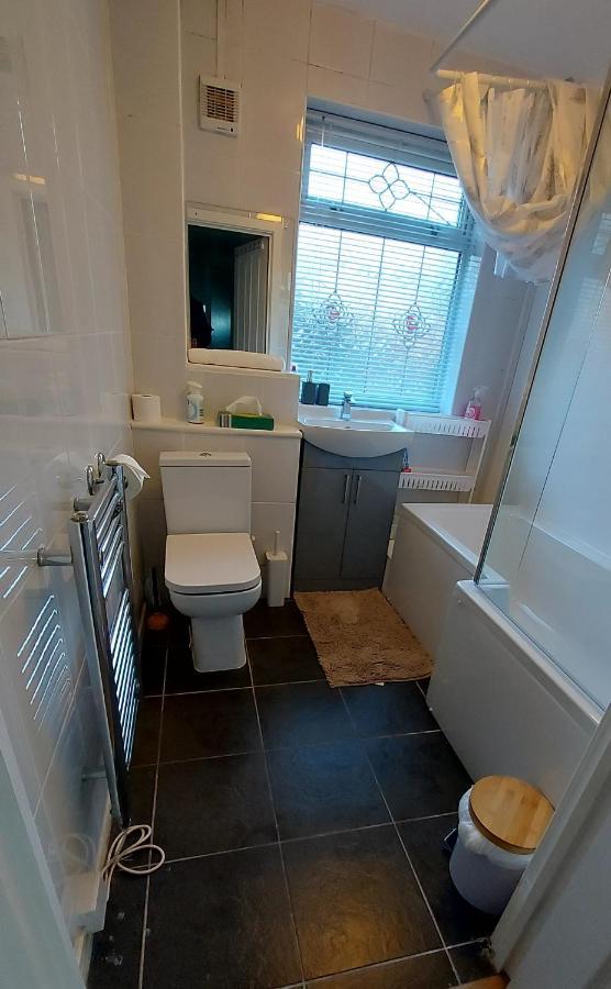 Maisonette With Patio 1 Double Bed Urmston Buitenkant foto