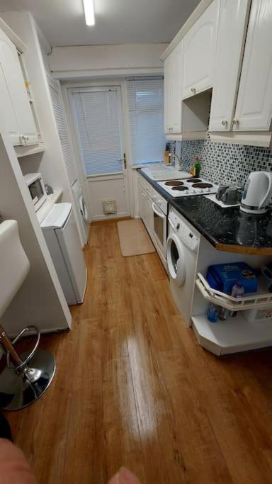 Maisonette With Patio 1 Double Bed Urmston Buitenkant foto