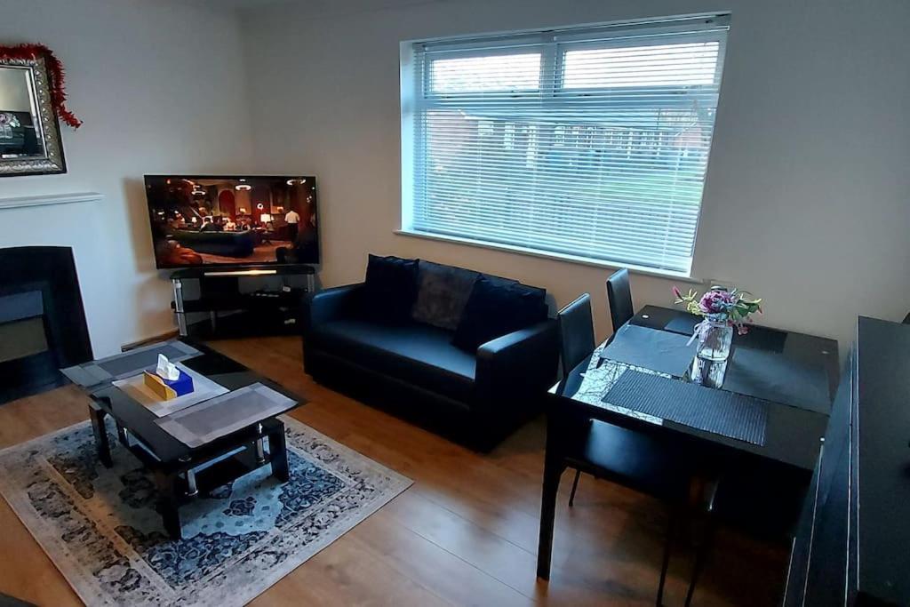 Maisonette With Patio 1 Double Bed Urmston Buitenkant foto