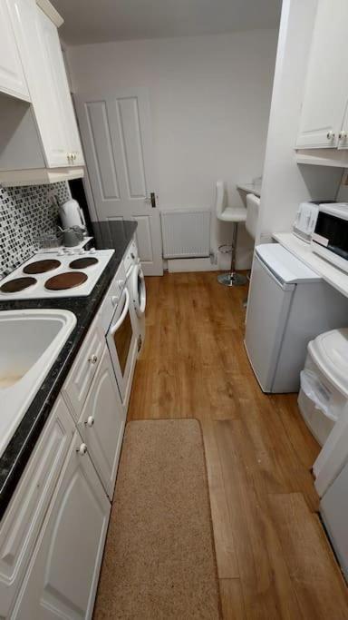 Maisonette With Patio 1 Double Bed Urmston Buitenkant foto