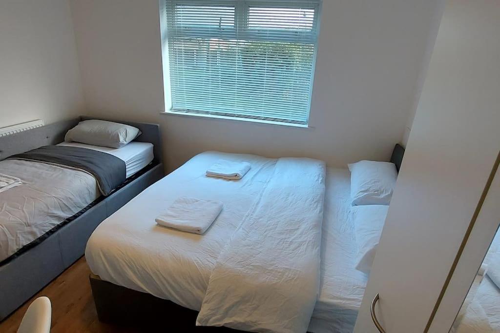 Maisonette With Patio 1 Double Bed Urmston Buitenkant foto