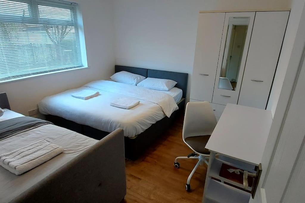 Maisonette With Patio 1 Double Bed Urmston Buitenkant foto