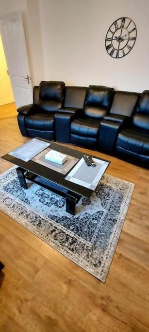 Maisonette With Patio 1 Double Bed Urmston Buitenkant foto