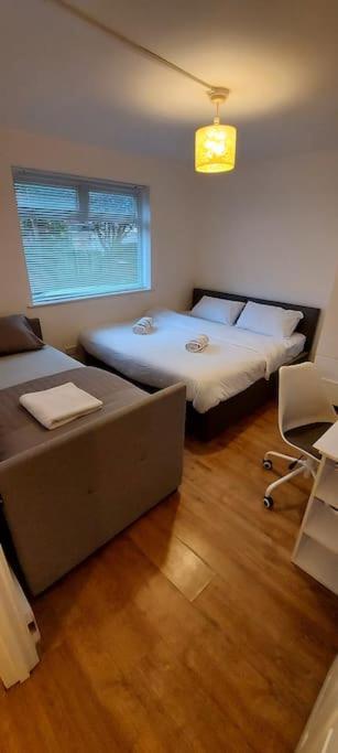 Maisonette With Patio 1 Double Bed Urmston Buitenkant foto