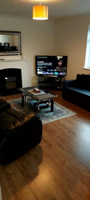 Maisonette With Patio 1 Double Bed Urmston Buitenkant foto