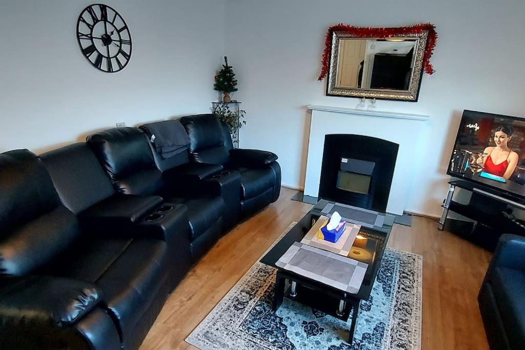 Maisonette With Patio 1 Double Bed Urmston Buitenkant foto