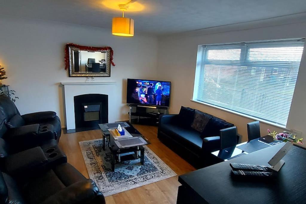 Maisonette With Patio 1 Double Bed Urmston Buitenkant foto
